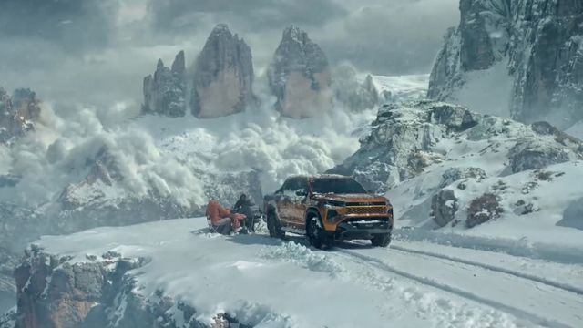 Toyota le cere șoferilor să folosească Hilux cu responsabilitate